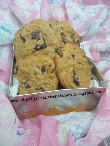 BISCUITS AU BEURRE D’ARACHIDES ET AU CHOCOLAT  / CHOCOLATE PEANUT BUTTER COOKIES  / GALLETAS DE MANTEQUILLA DE MANÍ Y CHOCOLATE / بيسكوي زبدة الفول السوداني و الشوكولاتة