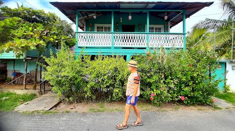 PANAMÁ :   LA PLAYA DE LA ESTRELLA Y LOS DIABLOS DE CARNAVAL EN BOCAS TOWN