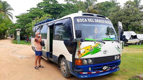 PANAMÁ :   LA PLAYA DE LA ESTRELLA Y LOS DIABLOS DE CARNAVAL EN BOCAS TOWN