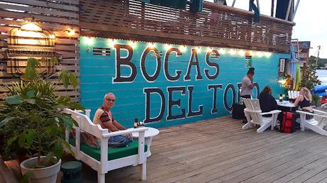 PANAMÁ :   LA PLAYA DE LA ESTRELLA Y LOS DIABLOS DE CARNAVAL EN BOCAS TOWN