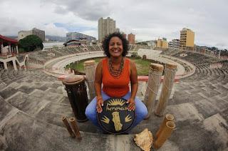 AfroUrbe | Letrada devenida en tamborera