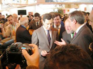 Juan Manuel Moreno, stand de Andalucía,Fitur, La vuelta al mundo de Asun y Ricardo, round the world, mundoporlibre.com