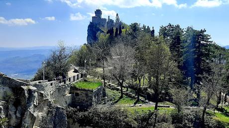 LA REPÚBLICA DE SAN MARINO Y EL MONTE TITANO LA REPÚBLICA DE SAN MARINO Y EL MONTE TITANO