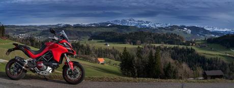 Viajar en una Ducati por España