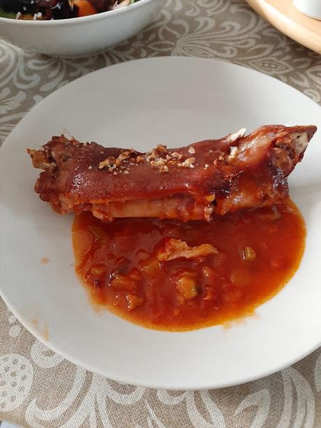 MANITAS DE CERDO CON SOFRITO