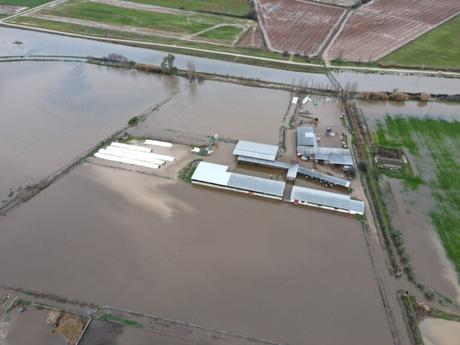 El embalse del Torcón I alcanza la cota máxima de resguardo y abre las compuertas para mantener el nivel de seguridad