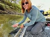 Muskie pescando French Broad, Carolina Norte