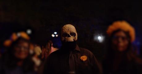 Falquez estrena ‘Solemn Eyes’, una invitación a abrir el corazón y a enfrentar las emociones