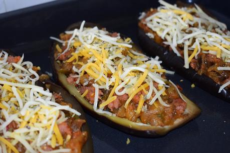 Berenjenas rellenas con salchichas de cerdo Berenjenas rellenas con salchichas de cerdo
