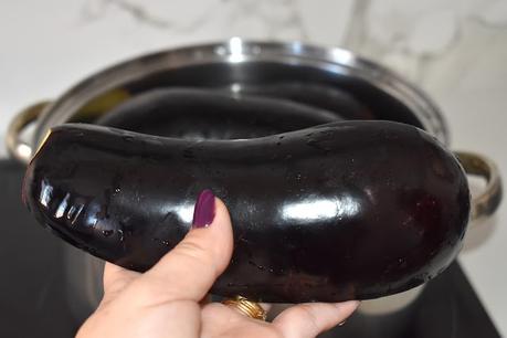 Berenjenas rellenas con salchichas de cerdo Berenjenas rellenas con salchichas de cerdo