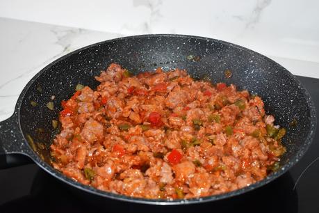 Berenjenas rellenas con salchichas de cerdo Berenjenas rellenas con salchichas de cerdo