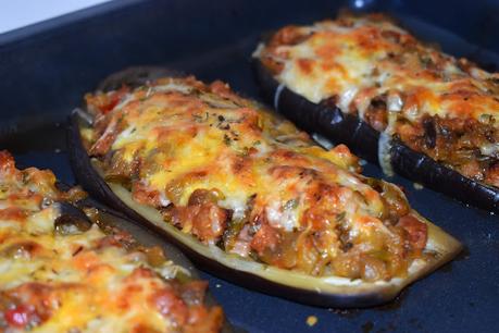 Berenjenas rellenas con salchichas de cerdo Berenjenas rellenas con salchichas de cerdo