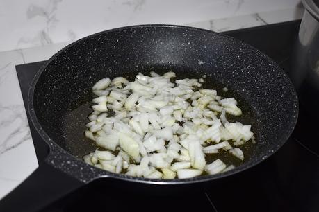 Berenjenas rellenas con salchichas de cerdo Berenjenas rellenas con salchichas de cerdo