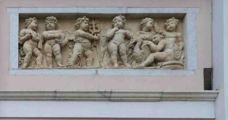 La bella meridiana de la Bolsa de Trieste