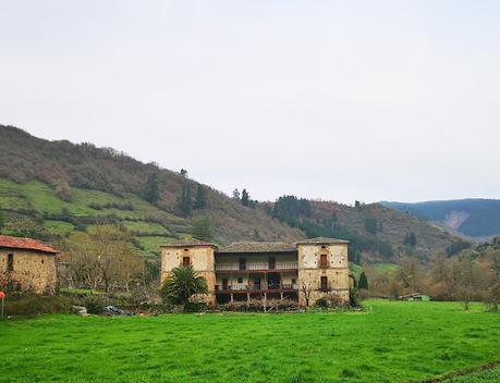Dolmen de Merillés desde Tuña