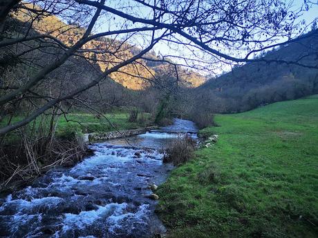 Dolmen de Merillés desde Tuña