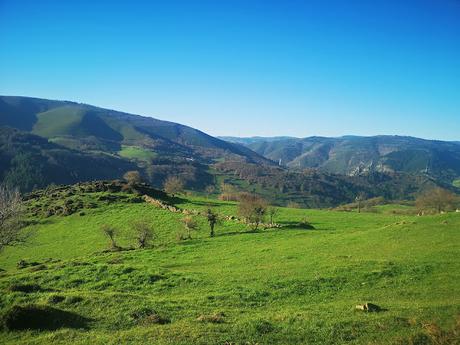 Dolmen de Merillés desde Tuña