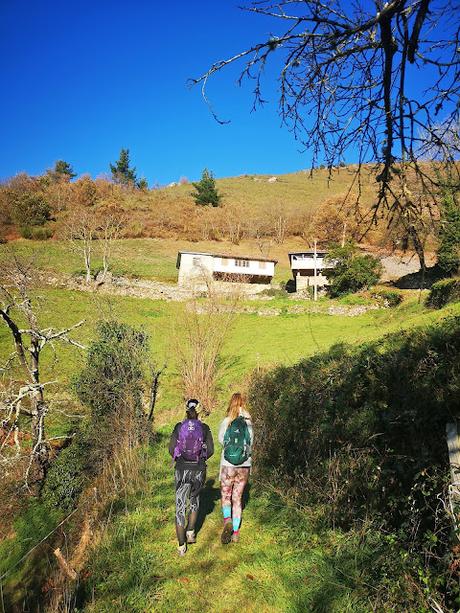 Dolmen de Merillés desde Tuña