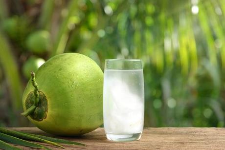 ¿Se puede tomar agua de coco durante el embarazo?