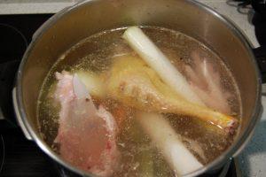 caldo de pollo casero