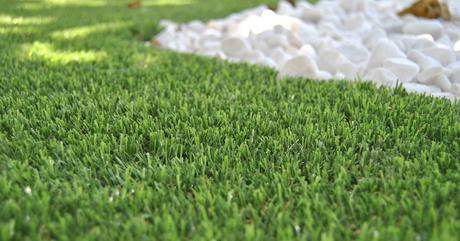 Albergrass explica las ventajas del césped artificial para el hogar