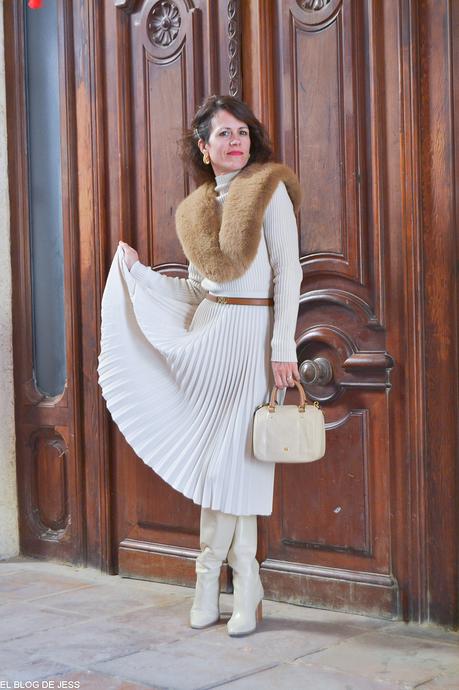 WHITE & CAMEL WHITE & CAMEL