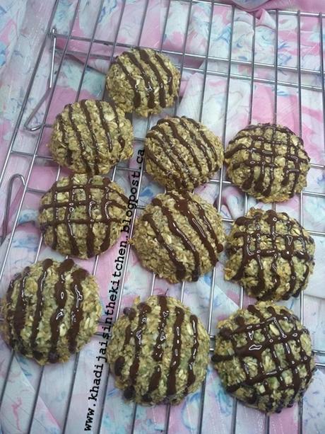 BISCUITS AUX FLOCONS D'AVOINE ET À LA BANANE / ROLLED OATS BANANA COOKIES / GALLETAS CON COPOS DE AVENA Y PLÁTANO / بسكويت برقائق الشوفان والموز BISCUITS AUX FLOCONS D'AVOINE ET À LA BANANE / ROLLED OATS BANANA COOKIES / GALLETAS CON COPOS DE AVENA Y PLÁTANO / بسكويت برقائق الشوفان والموز