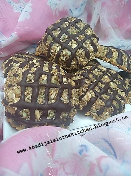 BISCUITS AUX FLOCONS D'AVOINE ET À LA BANANE  / ROLLED OATS BANANA COOKIES / GALLETAS CON COPOS DE AVENA Y PLÁTANO / بسكويت برقائق الشوفان والموز