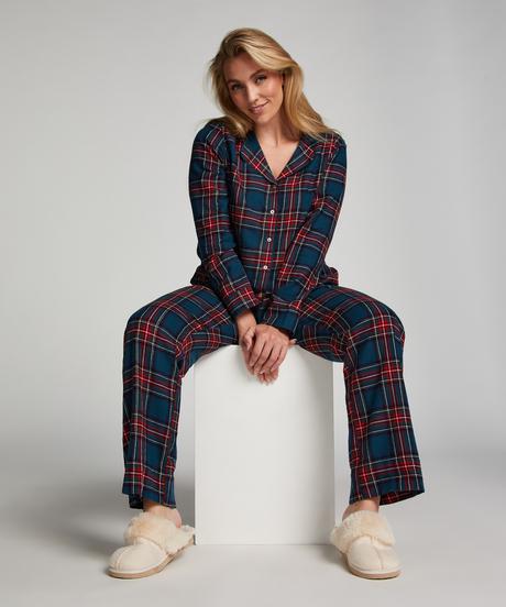 Una selección de pijamas de mujer y camisones