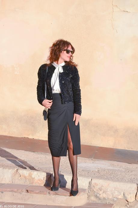 CHAQUETA DE LENTEJUELAS EN COLOR NEGRO CHAQUETA DE LENTEJUELAS EN COLOR NEGRO