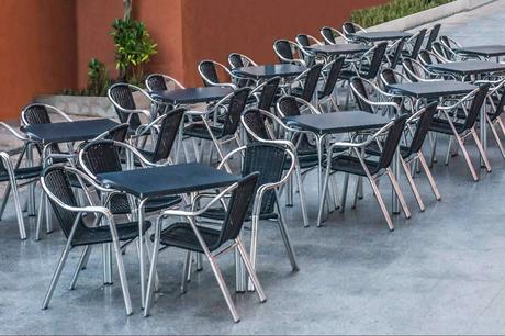 Mobiliario de hostelería para preparar la temporada de terraza