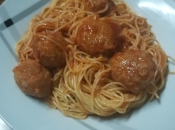 Espaguetis albóndigas