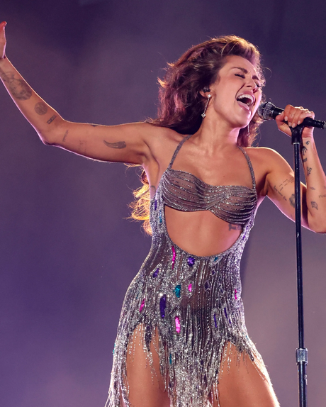 Lo mejor de la joyería en los Grammy 2024: Dua Lipa lució un original collar de la colección Tiffany Blue Book 2023 Lo mejor de la joyería en los Grammy 2024: Dua Lipa lució un original collar de la colección Tiffany Blue Book 2023