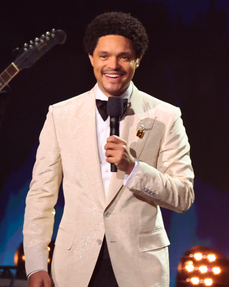 Lo mejor de la joyería en los Grammy 2024: Dua Lipa lució un original collar de la colección Tiffany Blue Book 2023 Lo mejor de la joyería en los Grammy 2024: Dua Lipa lució un original collar de la colección Tiffany Blue Book 2023