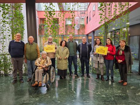 EL AYUNTAMIENTO DE DOS HERMANAS Y ECOEMBES ENTREGAN A ASENSE-A Y AETHSH LAS DONACIONES OBTENIDAS A TRAVÉS DE RECICLOS EL AYUNTAMIENTO DE DOS HERMANAS Y ECOEMBES ENTREGAN A ASENSE-A Y AETHSH LAS DONACIONES OBTENIDAS A TRAVÉS DE RECICLOS