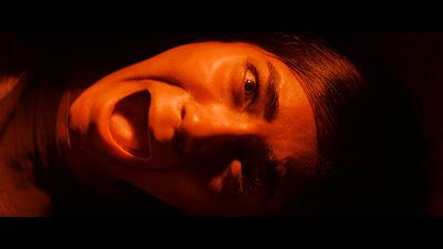 Vive dentro: Un monstruo viene a verme