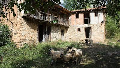 Los pueblos abandonados más espectaculares de España… Y la protesta de agricultores con sus tractores.