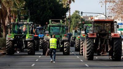 Los pueblos abandonados más espectaculares de España… Y la protesta de agricultores con sus tractores.