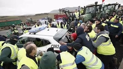 Los pueblos abandonados más espectaculares de España… Y la protesta de agricultores con sus tractores.