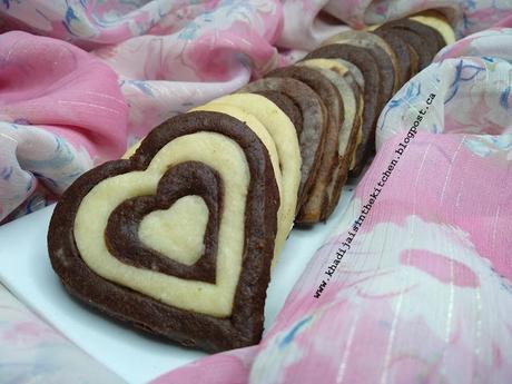 BISCUITS MARBRÉS EN FORME DE CŒUR / HEART-SHAPED MARBLED COOKIES / GALLETAS MARMOLADAS EN FORMA DE CORAZÓN / بسكويت رخامي على شكل قلب BISCUITS MARBRÉS EN FORME DE CŒUR / HEART-SHAPED MARBLED COOKIES / GALLETAS MARMOLADAS EN FORMA DE CORAZÓN / بسكويت رخامي على شكل قلب