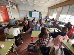 El Consejo Escolar de Toledo propondrá al regional urgir a Junta a que tome medidas sobre uso de móviles en las aulas