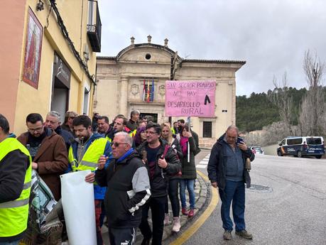 Agricultores y ganaderos de Cuenca sustituyen el tractor por la cacerola para volver a mostrar su descontento