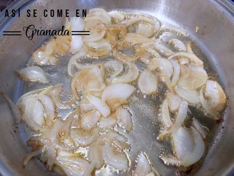 Calzone de salmón y crema de espinacas en hojaldre