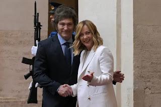 El tarado de la motosierra RUMBEANDO TAMBIÉN EN ROMA… El tarado de la motosierra RUMBEANDO TAMBIÉN EN ROMA…