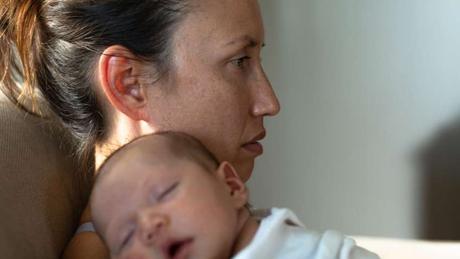 Depresión posparto: Conocer las causas, los síntomas y el tratamiento para superarla Depresión posparto: Conocer las causas, los síntomas y el tratamiento para superarla