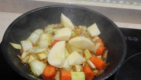 hacer salsa manzana puerro para el solomillo