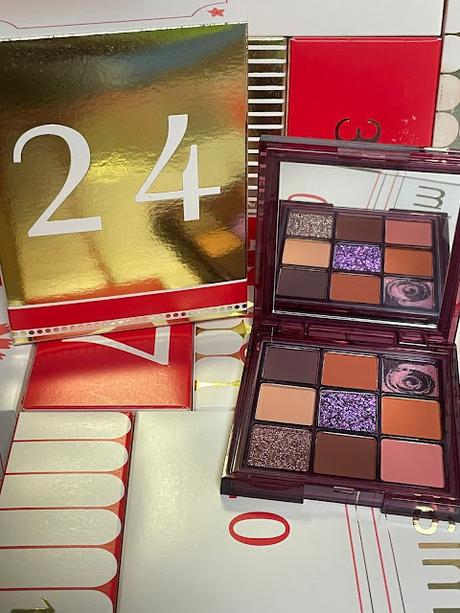 🎨 24.-   Huda Beauty : Lovefest obsessions eyeshadow palette 🎨