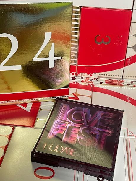 🎨 24.-   Huda Beauty : Lovefest obsessions eyeshadow palette 🎨