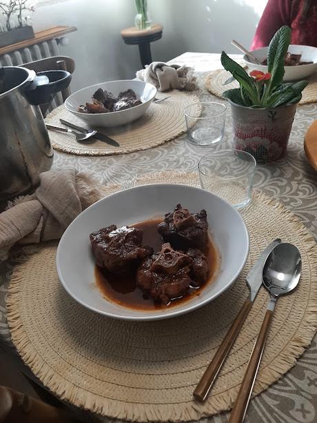 RABO DE TORO AL VINO TINTO Y CHOCOLATE