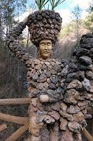 Escultura de hombre o d'home en pedra